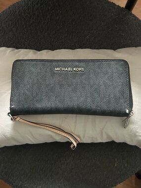 Michael Kors Black Leather Zip Wallet Wristlet